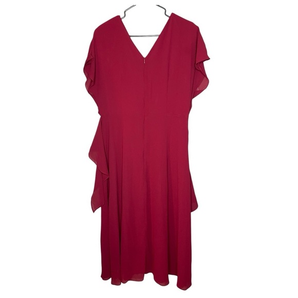 Elegant Red Midi Dress - Picture 3 of 9